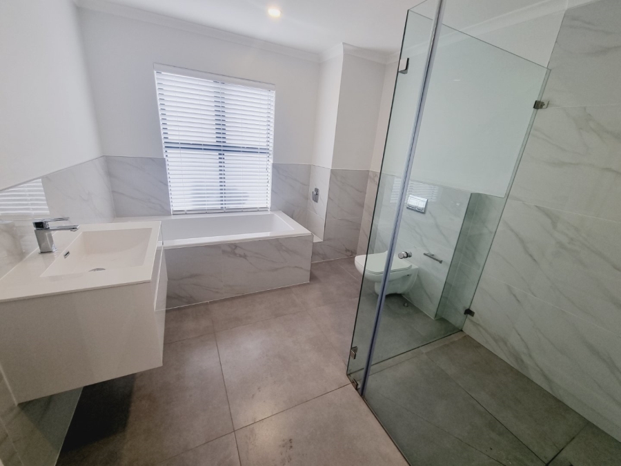 5 Bedroom Property for Sale in Sandown Western Cape